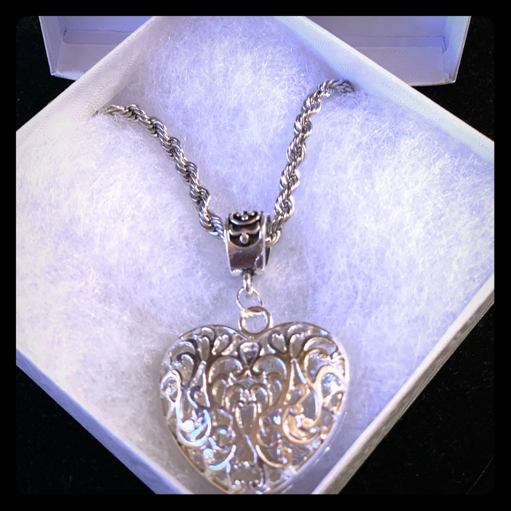 24” Beautiful Silver Rope Chain with Heart!!!! - Picture 4 of 11